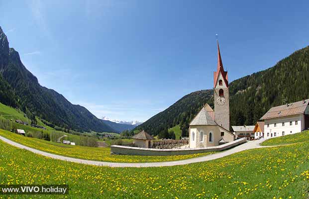 Blick auf die Kirche von Gsies