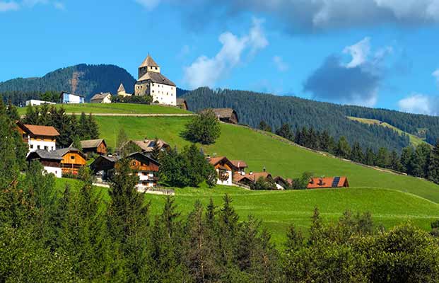 Blick auf St. Martin in Thurn